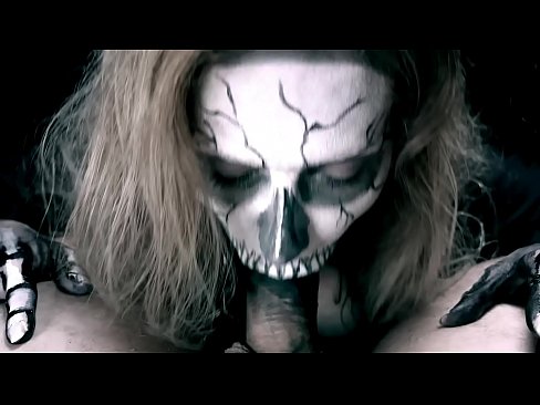 ❤️ Demon djevojka siše kurac svojim crnim ustima i guta spermu. ❤️❌ Ruski porno kod nas ﹏