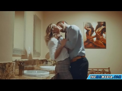 ❤️ Kad te prsata plavuša zavede u javnom zahodu ❤️❌ Ruski porno kod nas ﹏